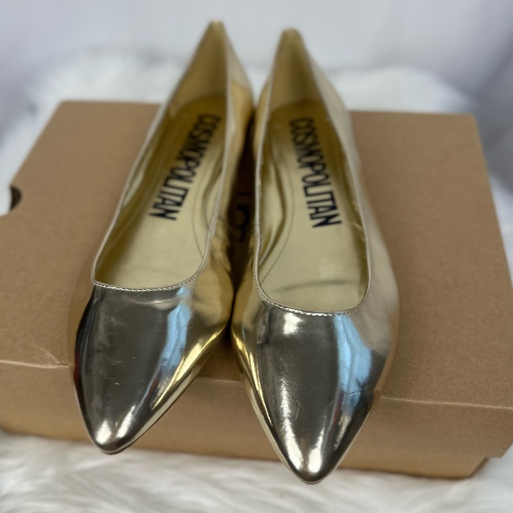 NEW Metallic Gold cosmopolitan pointed toe Flats in women’s size 9